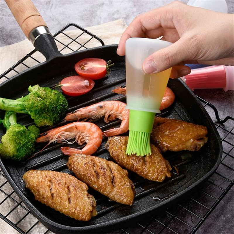 1 Pc Portable Silicone Oil Dispenser with Brush Grill Oil Brushes Liquid Oil Pastry Kitchen Baking BBQ Tool Kitchen Accessories